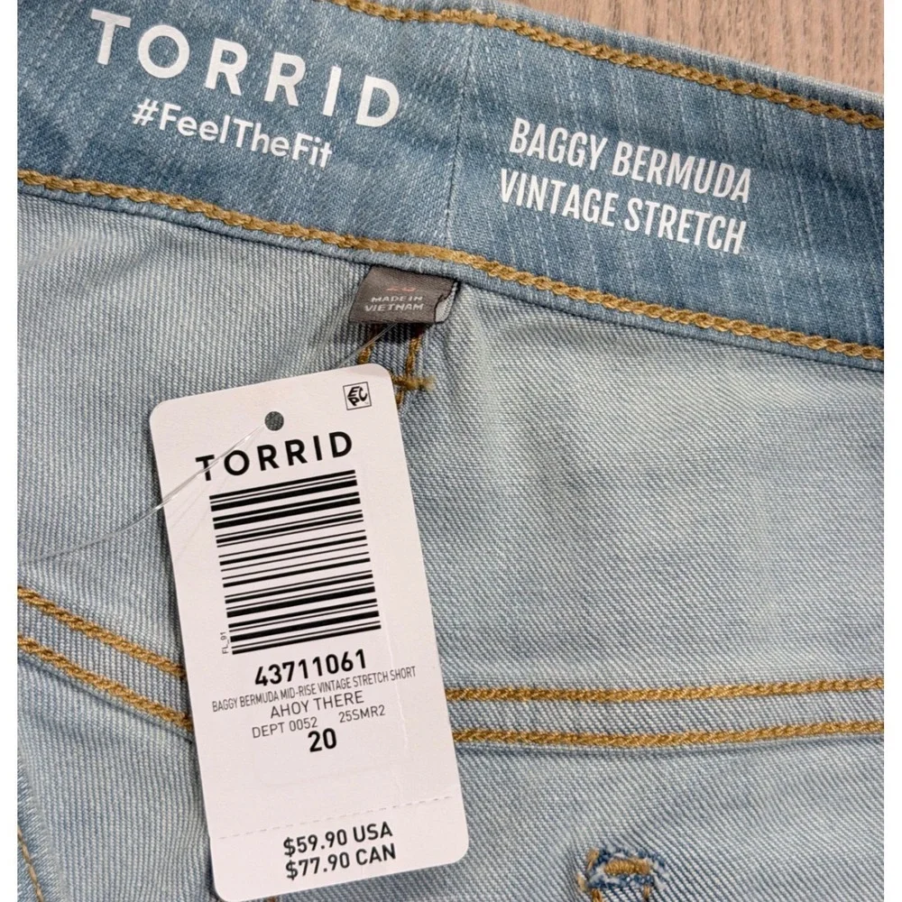 Torrid NEW Baggy Bermuda Shorts Womens 20 Light Wash Vintage Stretch Raw Hem